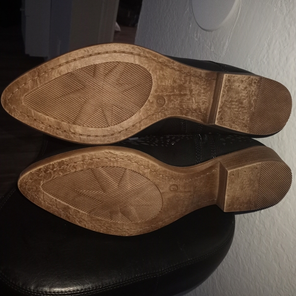 NWOT Low Cut Ankle Boots - Picture 4 of 4